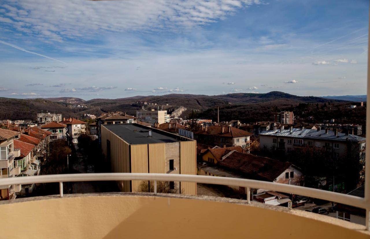 Stadium Apartments Veliko Tŭrnovo Exterior foto